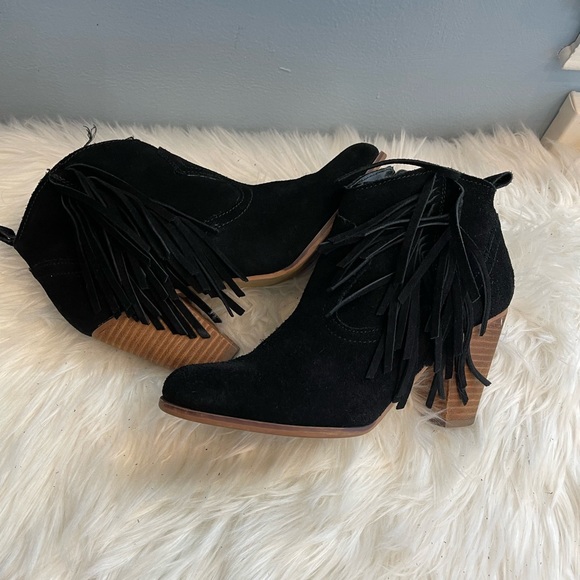 AUTHENTIC STEVE MADDEN SUEDE FRINGE BLACK BOOTIES SZ 7.5 - Picture 2 of 12